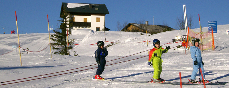 Schischule am Feuerkogel (Foto: Maria-Anne Schilcher) Schifahren am Feuerkogel